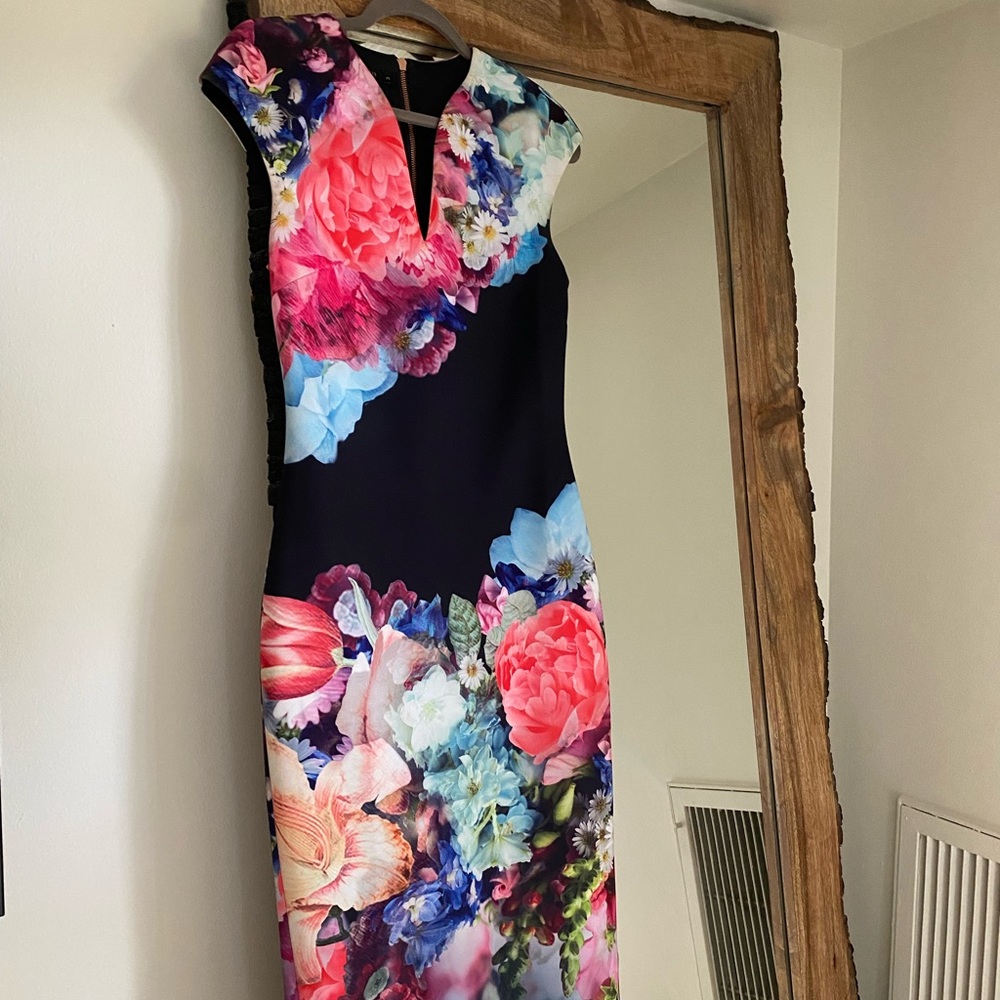 Ted Baker (London Dresses) Brynee Focus Bouquet Neoprene Dress UK Size 3